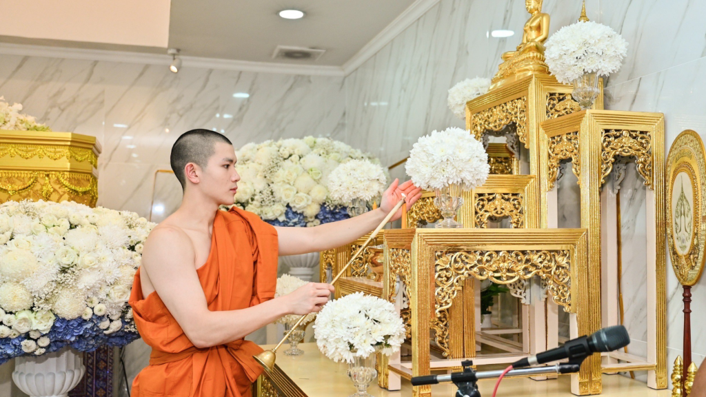 Fourth se despede do pai com uma cerimônia de&nbsp;ordenação