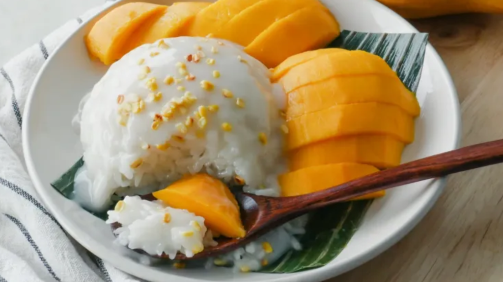 Mango Sticky Rice: a sobremesa de arroz, manga e leite de coco